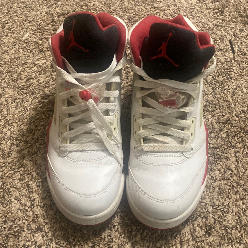 Size 8.5 sneaker barely worn